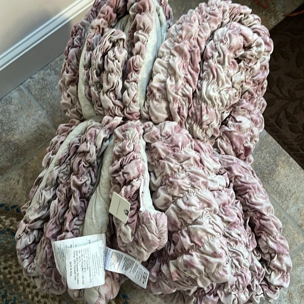 Anthropologie Textured Blythe Quilt Size Queen NWT